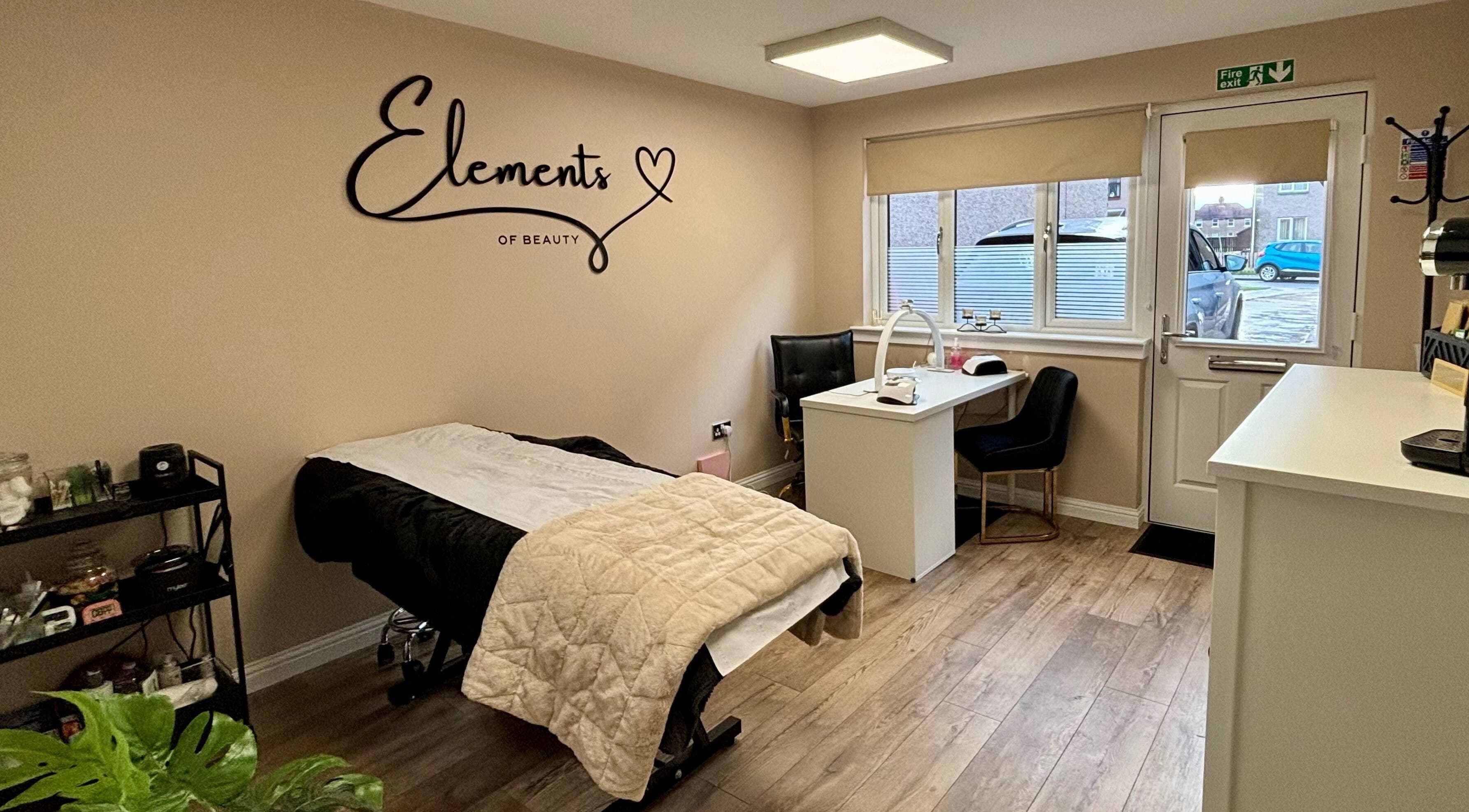 Relaxing treatment room at Elements of Beauty, Fallin, Scotland, GB with cozy bed and natural light.