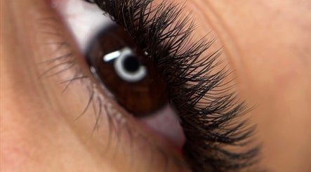 Shai Brows, bilde 2