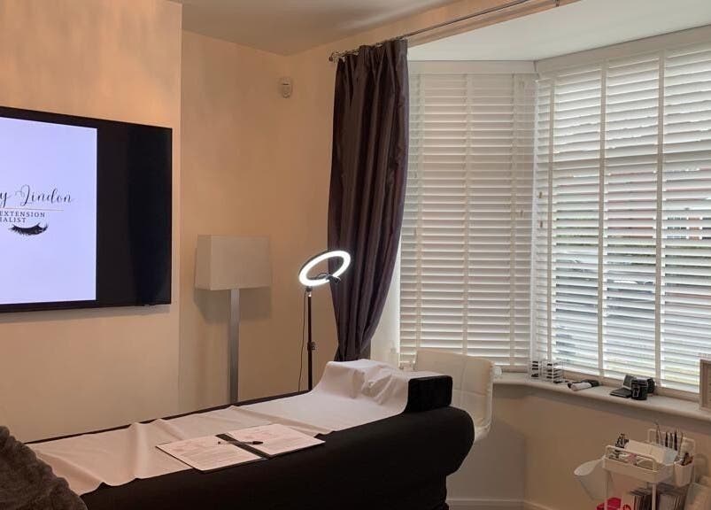 Elegant lash extension room at CaliKo.Beauty, Ashton-under-lyne, England, GB with modern decor and natural light.