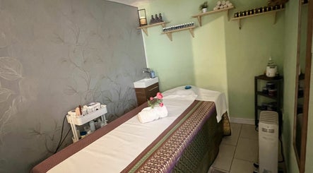 Lanna Thai Massage & Waxing image 3