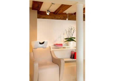 Elegant hair salon station at BLONDE.LAB by Caroline Rohwer — Zug, with modern décor and cozy ambiance in Zug, CH.