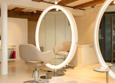 Modern salon interior at BLONDE.LAB by Caroline Rohwer — Zug, featuring elegant chairs in Zug, Zug, CH.