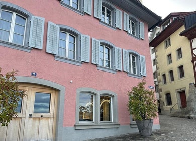 Charming facade of BLONDE.LAB by Caroline Rohwer — Zug, located in a picturesque street in Zug, Zug, CH.