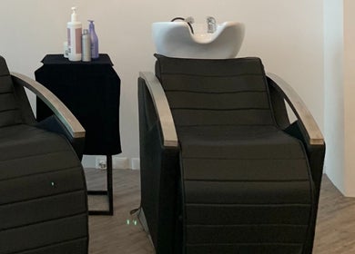 Modern salon wash station at BLONDE.LAB by Caroline Rohwer — Zurich, Zürich, Zürich, CH.