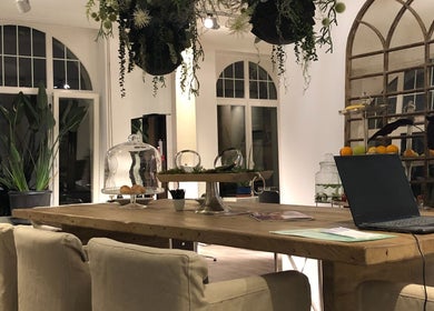 Elegant meeting space at BLONDE.LAB by Caroline Rohwer — Zurich, featuring lush plants and stylish decor in Zürich, Zürich, CH.
