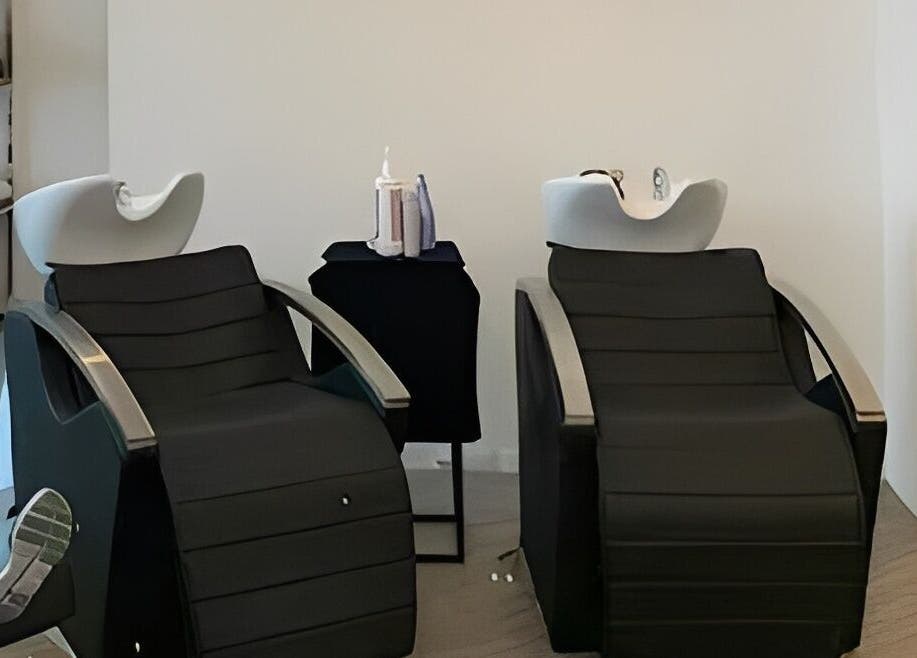 Luxurious washing chairs at BLONDE.LAB by Caroline Rohwer (Zürich), Zürich, Zürich, CH for premium hair care.