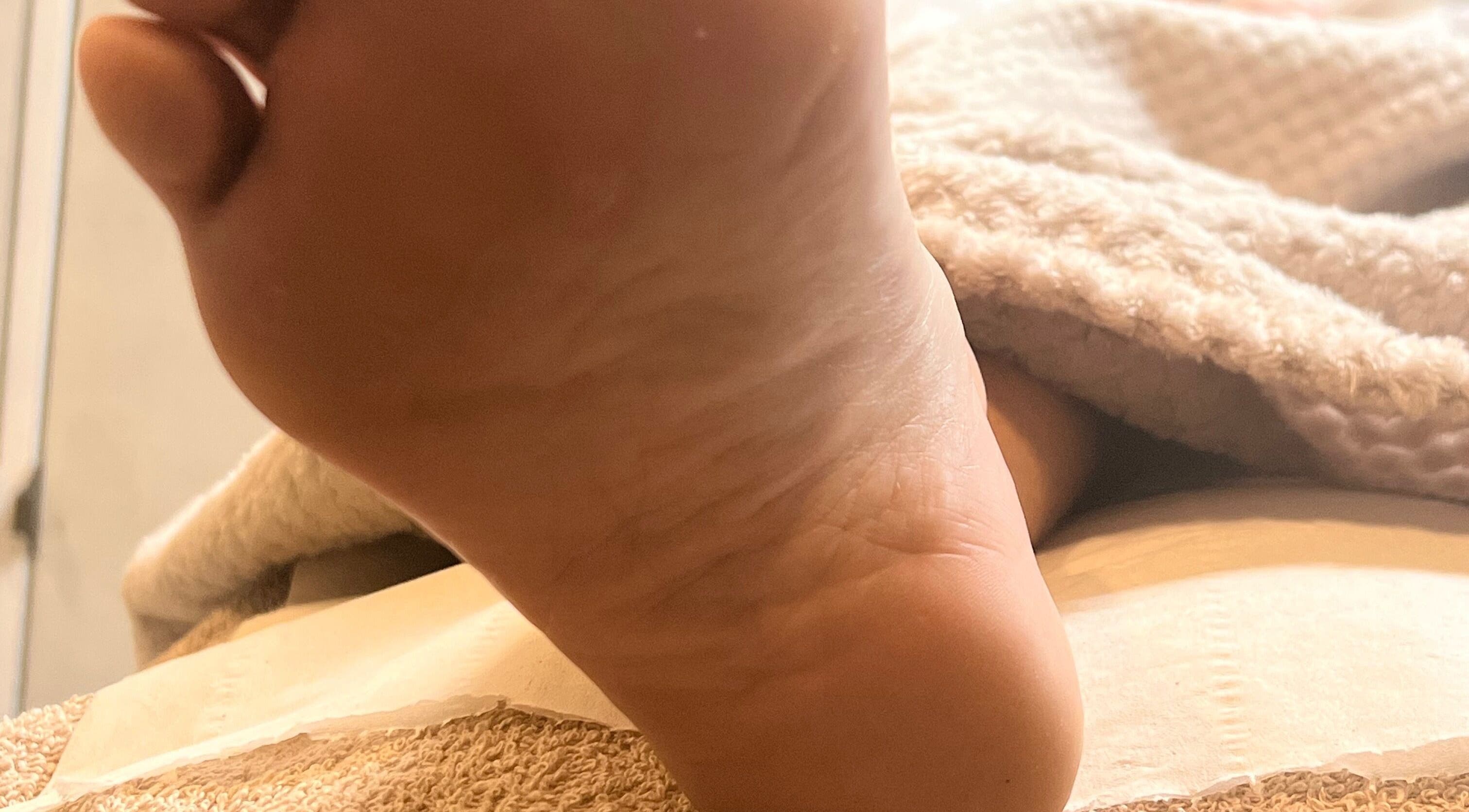 Close-up of a relaxed foot at Training Models 1 luv Enhancink and Holistics @ CHC, Sale, England, GB.