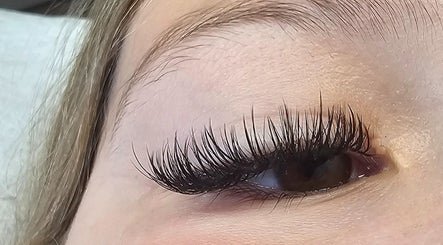 Eyecandi Lash Extensions