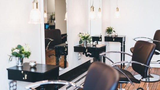 JUSTB Salon