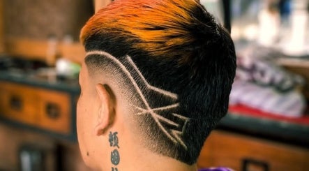 Corte moderno con diseño geométrico en The Men's Time, Xalapa-enríquez, Veracruz, MX.