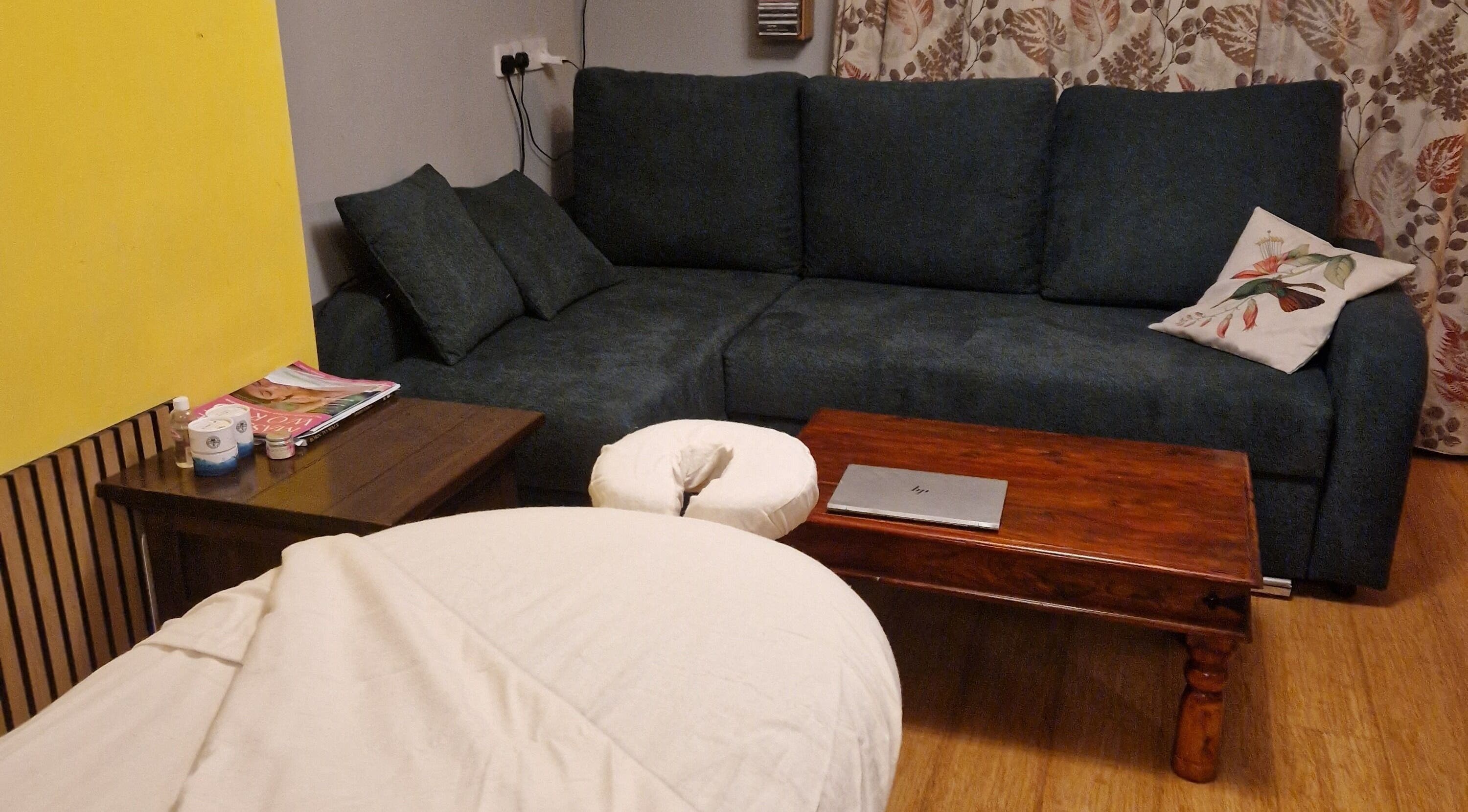 Cozy therapy room at Jadzia Massage Therapy in Hull, England, GB with comfortable sofa and massage table.