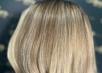 HIGHLIGHTS - Salon Aura