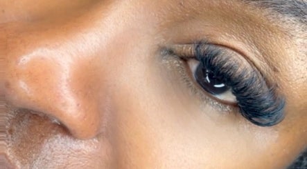 Younique Lashes image 3