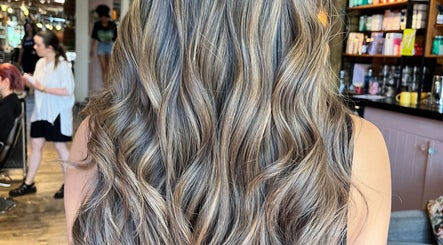Lucy Peaches Hair