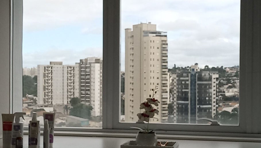 Dra Camila Gonçalves image 1