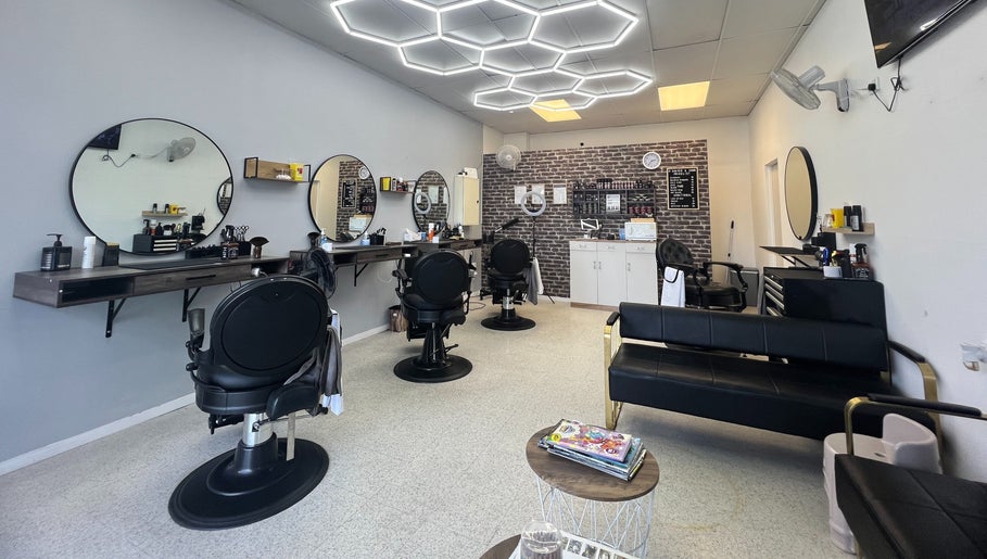 D'Shaver and Comb Barbershop, bild 1