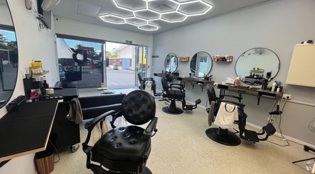 D'Shaver and Comb Barbershop, bild 2