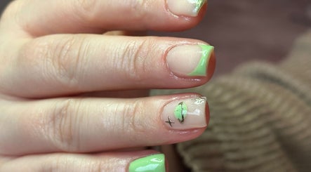 Stylish green manicure at LilyBeautyandNails in Burton-on-trent, England, GB with intricate nail art.
