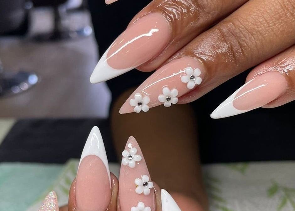 Elegant floral nail design by Nails by Sam Potch in Potchefstroom, South Africa, ZA.