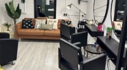 Wild Cedar Hair unisex salon