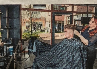 Professionele kappersservice bij V Artistry in Ravels, Vlaanderen, BE met focus op zorg en stijl.