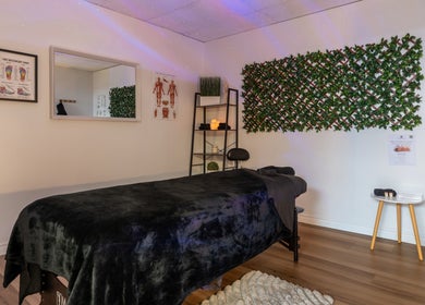 Tranquil massage room at Wellness Privé Centre de Bien-Être & Massothérapie, Montreal, Quebec, CA.