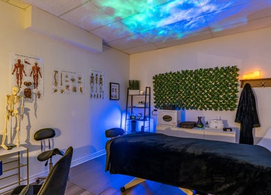 Serene massage room at Wellness Privé Centre de Bien-Être & Massothérapie, Montreal, Quebec, CA with calming decor.