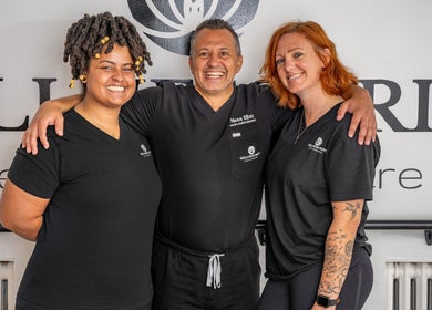 Warm smiles from the team at Wellness Privé Centre de Bien-Être & Massothérapie in Montreal, Quebec, CA.
