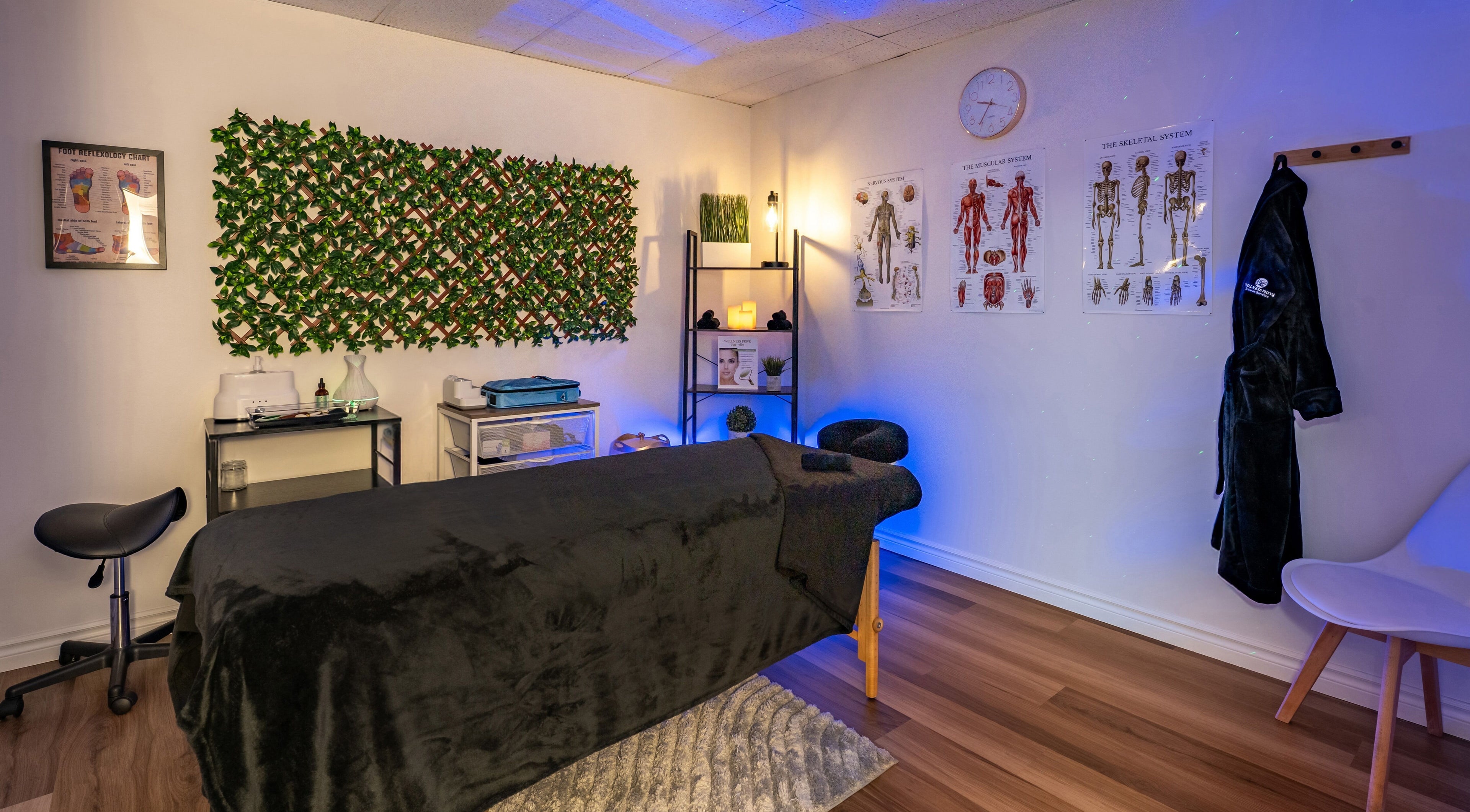 Tranquil massage room at Wellness Privé Massothérapie & Bien-Être in Montreal, Quebec, CA with soothing decor.