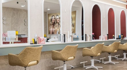 W Hair Bar -  Emu Plains imagine 2