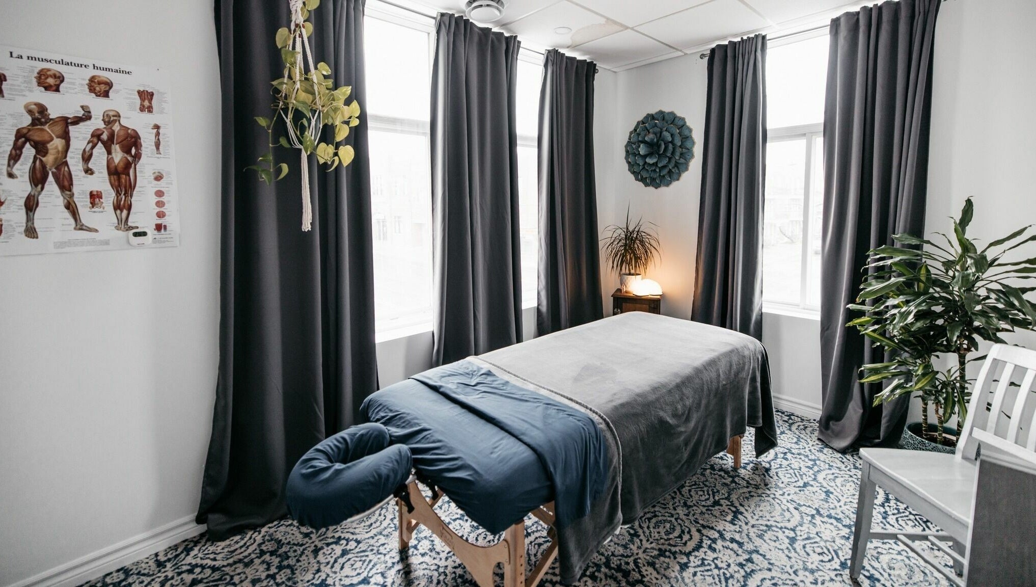 Salle de massage apaisante du Centre Thérapeutique Jomasso Verdun, Montréal, Québec, CA.