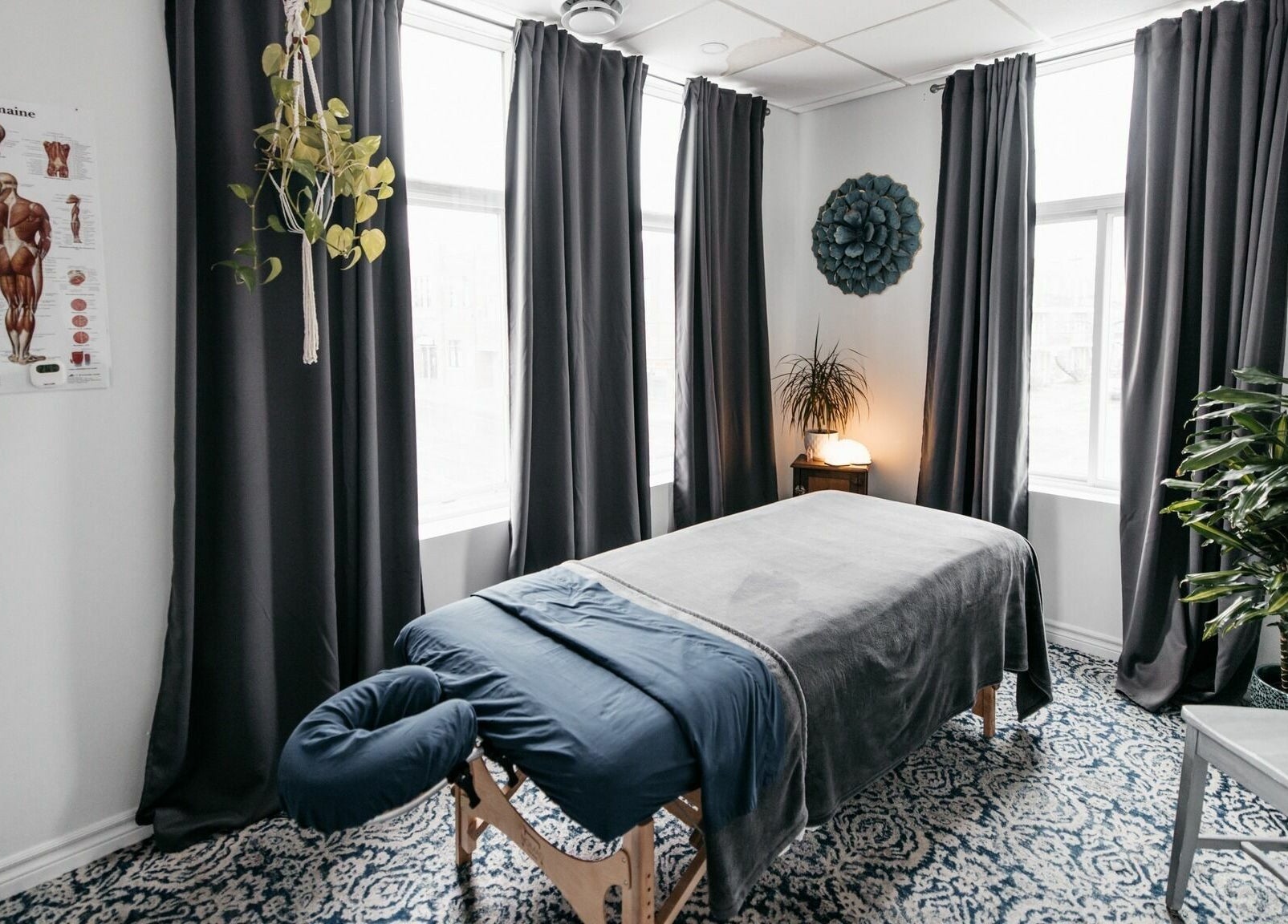 Salle de massage apaisante du Centre Thérapeutique Jomasso Verdun, Montréal, Québec, CA.