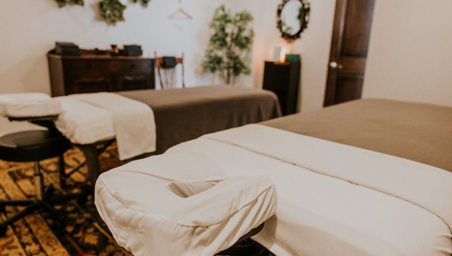 Salle de massage apaisante au Centre thérapeutique Jomasso Boucherville, Boucherville, Québec, CA.
