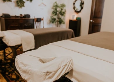 Salle de massage apaisante au Centre thérapeutique Jomasso Boucherville, Boucherville, Québec, CA.