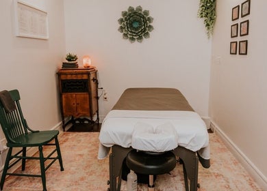 Salle de massage au Centre thérapeutique Jomasso Boucherville, Boucherville, Québec, CA, offrant détente ultime.