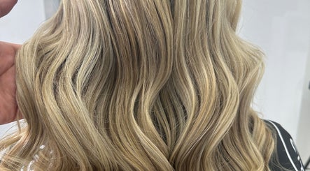 Ángel Antonio Hair Color Studio image 3