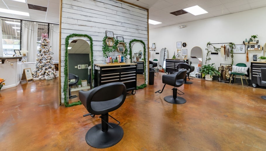 Luna Jade Salon slika 1