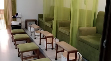 Yuan Spa Tomas Morato image 2