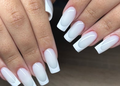Manucure française élégante chez Unicorn Nails, Saint-denis, Saint-denis, RE.