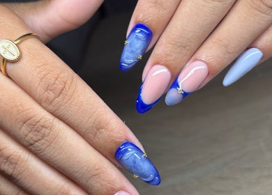 Ongles artistiques aux teintes bleues à Unicorn Nails, Saint-Denis, Saint-Denis, RE.