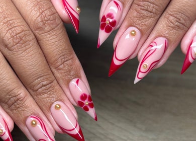 Manucure rouge artistique à Unicorn Nails, Saint-denis, Saint-denis, RE.