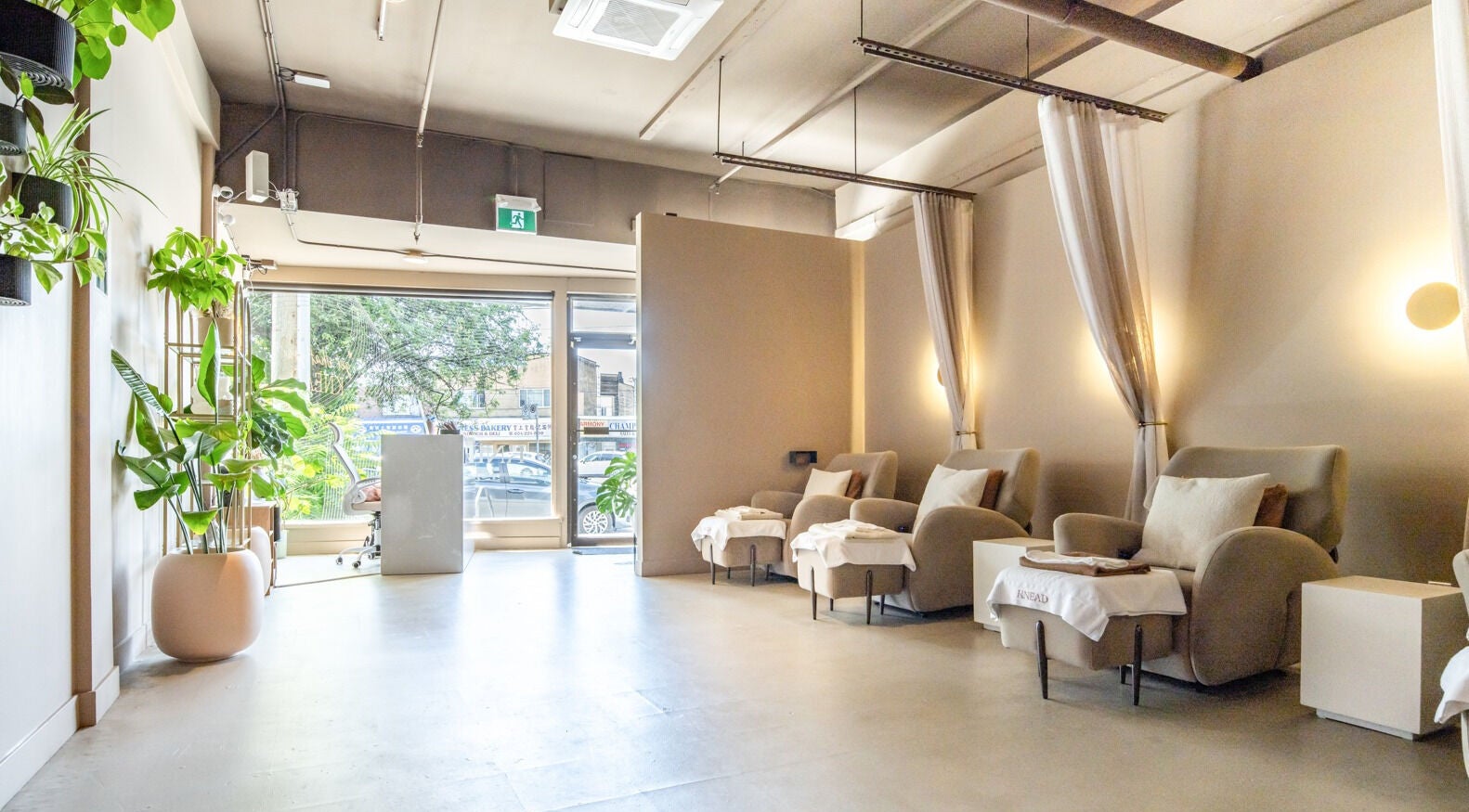 Tranquil interior of Knead Studio - Mount Pleasant in Vancouver, British Columbia, CA with lounge chairs and greenery.