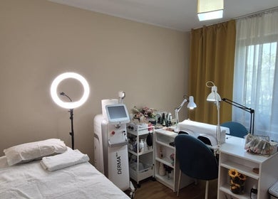 Interior modern al Alexandra C. Beauty Salon, București, București, RO, echipat pentru tratamente de înfrumusețare.