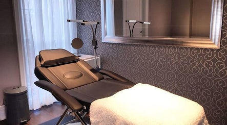 { the brow x beauty boutique } image 3