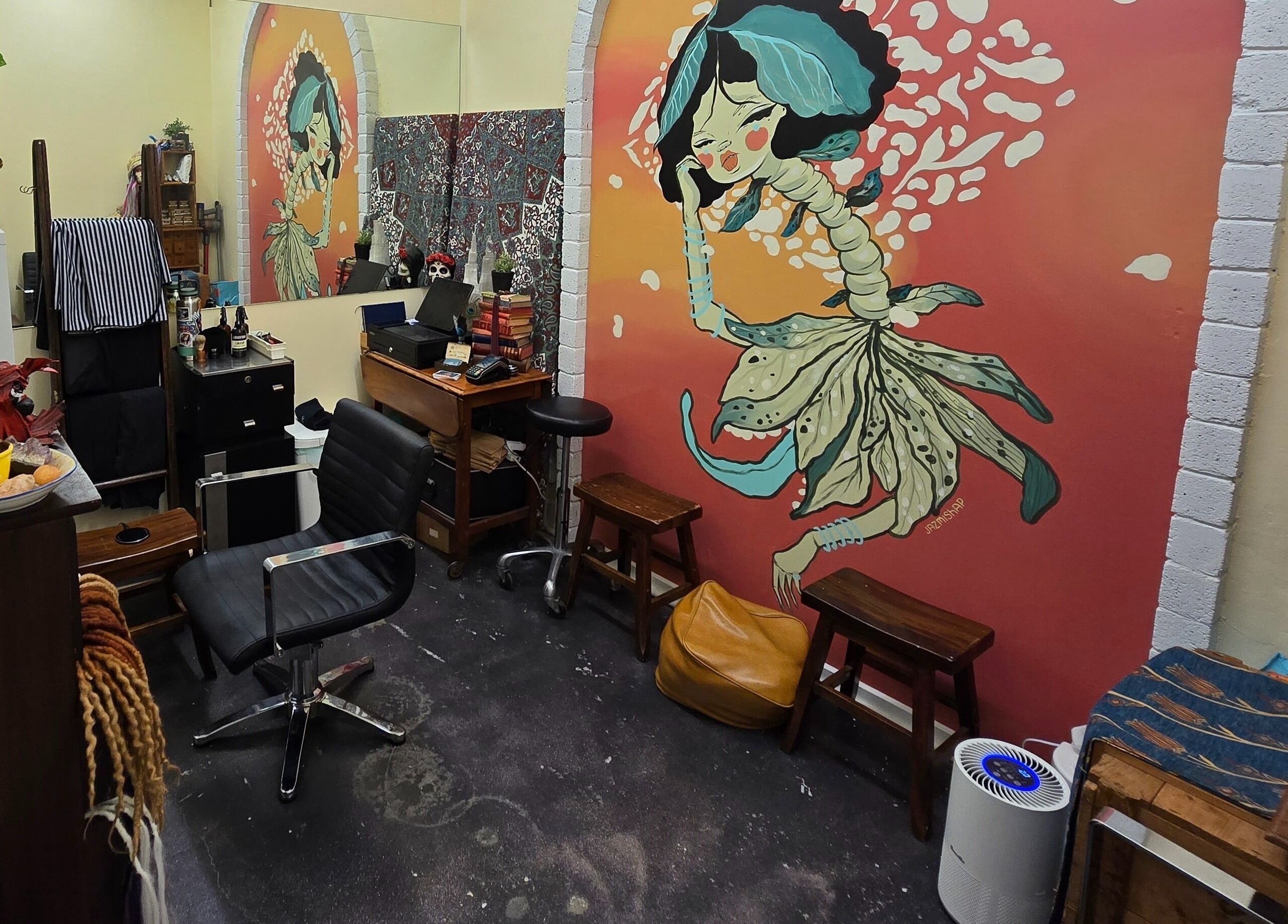 Vibrant mural adorns Lokk Mechanic in Melbourne, Victoria, AU. Artistic decor enhances a cozy beauty space.