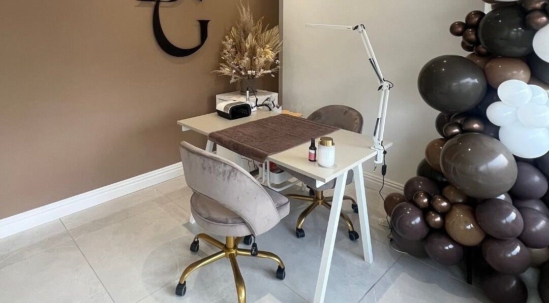 Elegant spa corner at AURA THE CLINIC, Newcastle upon Tyne, England, GB with plush chairs and decorative balloons.
