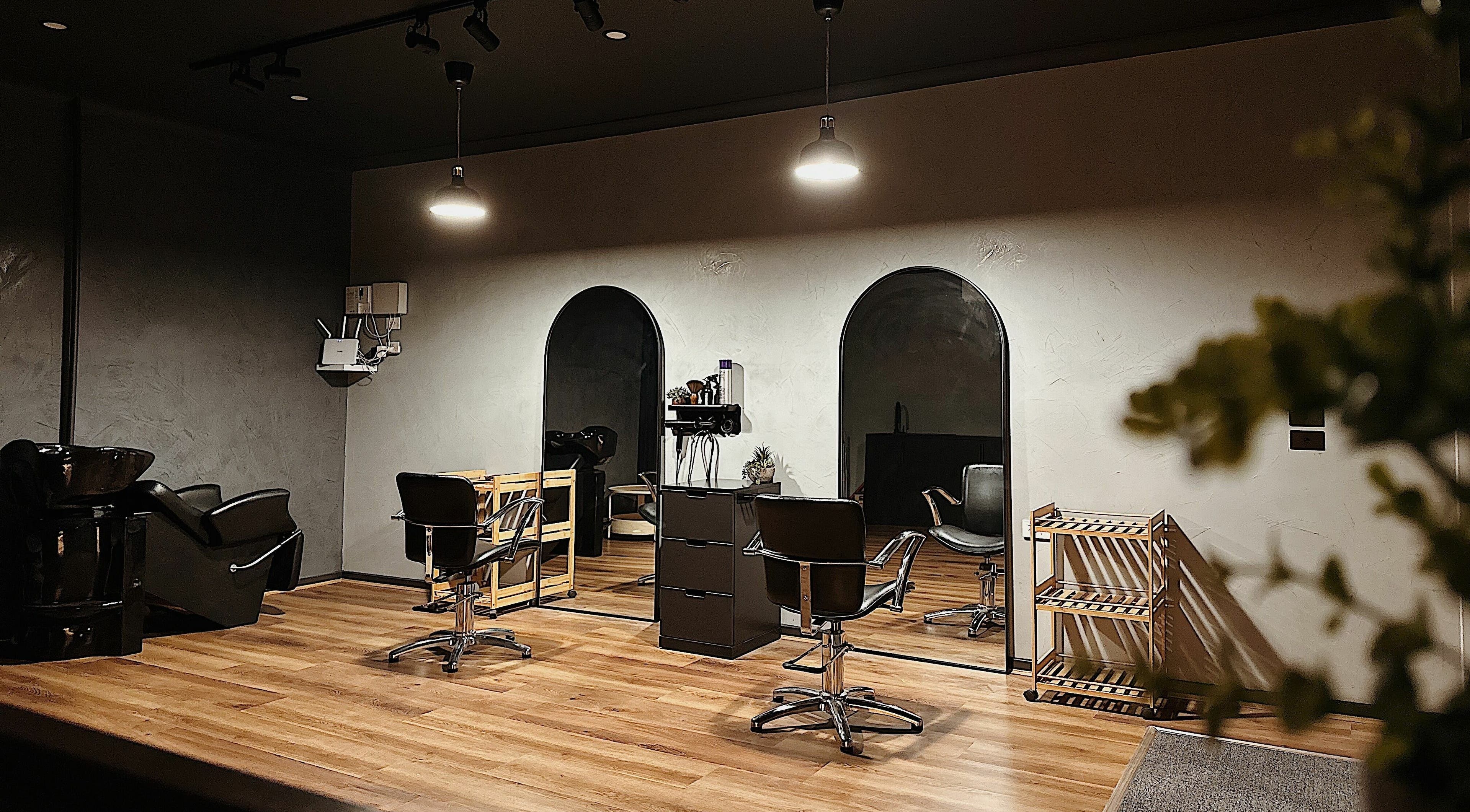 Stylish interior of Elly’s Studio in Melbourne, Victoria, AU showcasing modern salon chairs and mirrors.