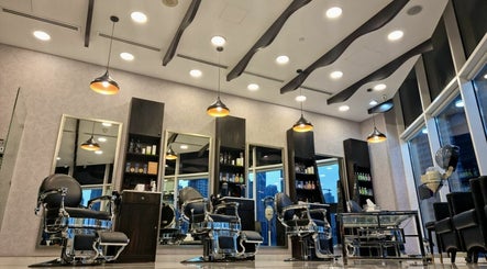 Black Tie Salon - Gent’s Spa and Barbershop изображение 3