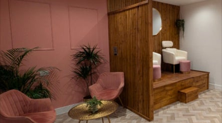 The Salon image 2