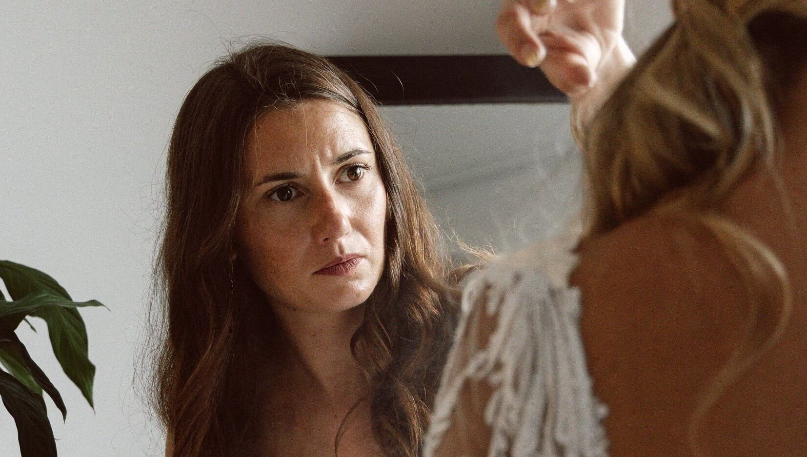 Coiffeuse à Anoukweiss.Hair, Bourg-saint-maurice, au travail avec cliente dans Auvergne-rhône-alpes, FR.